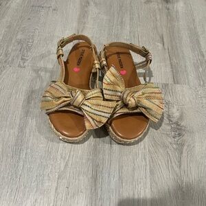 Steve Madden Tan and Gold Kids Sandals
